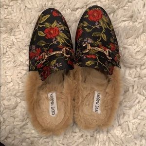Steve Madden - patterned fur slides